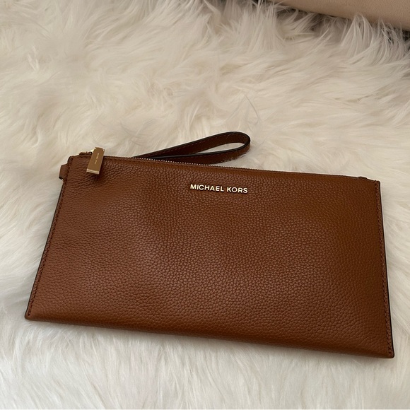 Like New Michael Kors Classy Large Long Wallet Wrislet - Picture 13 of 14
